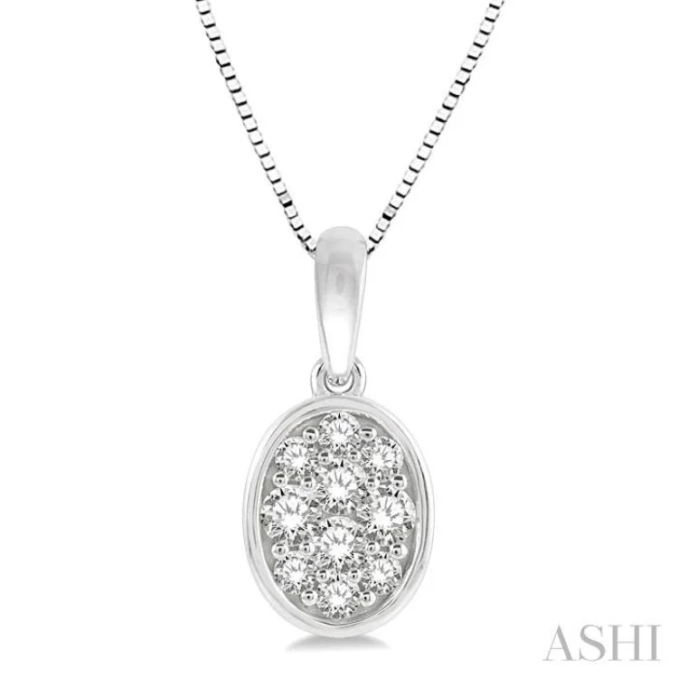 1/3 Ctw Oval Shape Round Cut Diamond Cluster Pendant With Chain in 14K White Gold