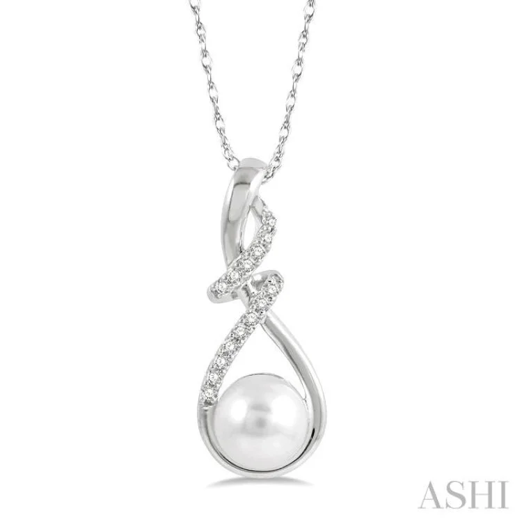 1/10 Ctw Round Cut Diamond & 7MM Round Pearl Pendant With Chain in 10K White Gold