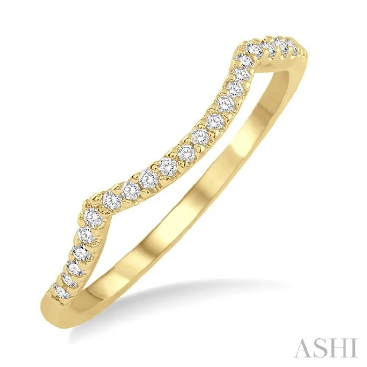 1/10 Ctw Round Cut Diamond Wedding Band in 14K Yellow Gold