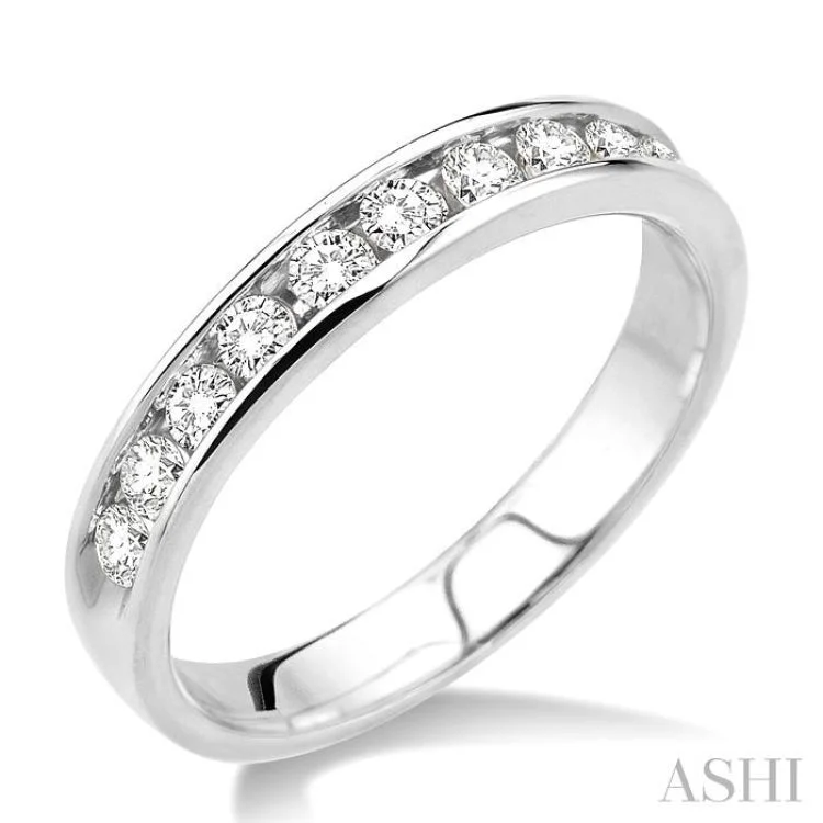 1/2 Ctw Round Cut Diamond Wedding Band in 14K White Gold