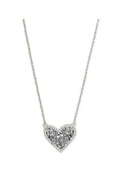 ARI HEART SHORT PENDANT NECKLACE